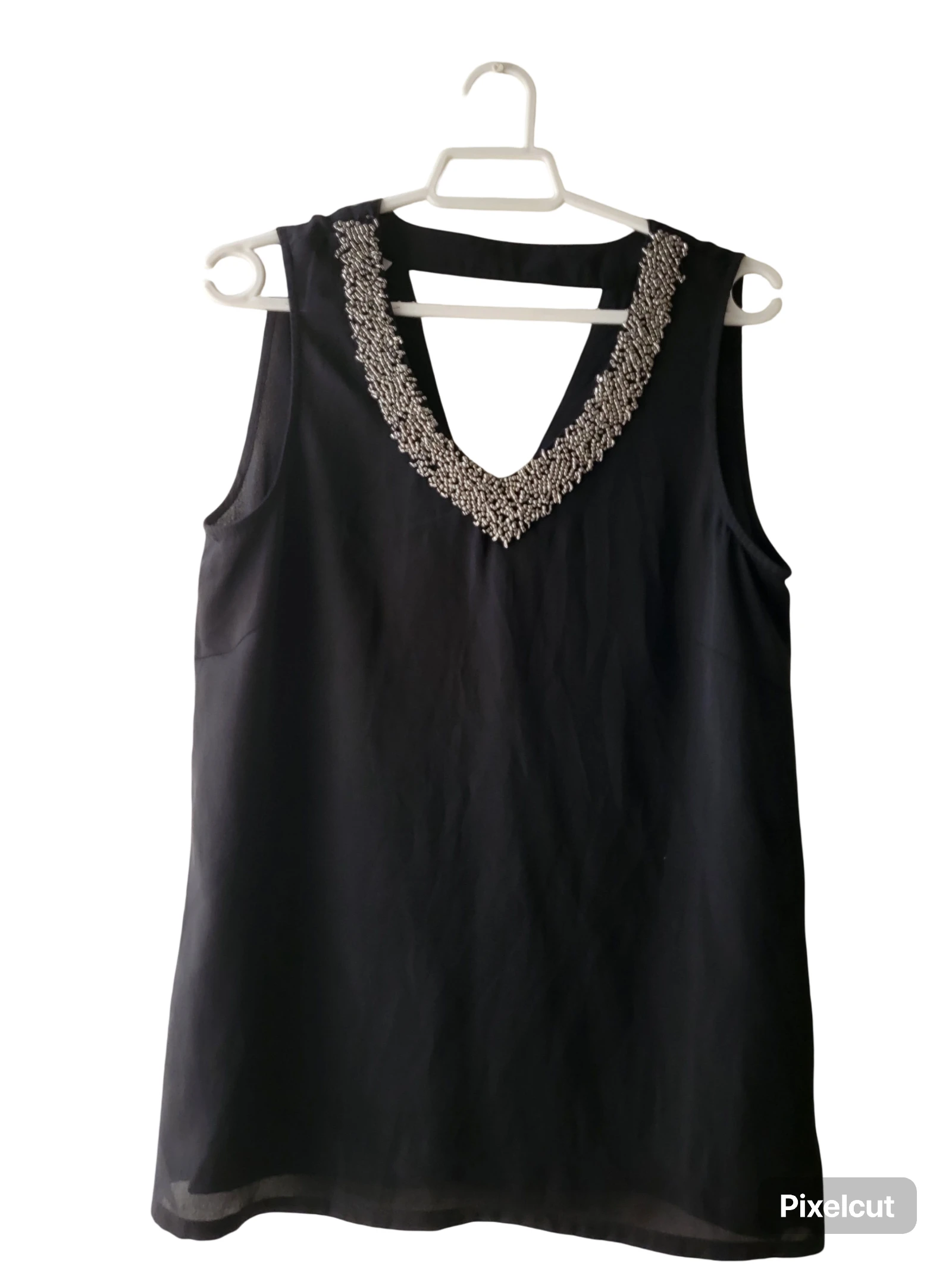 Blusa negra con pedrería 